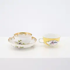 Reliefierte Tasse mit Untertasse mit Hausmaler-Dekor und Gelbfond Tasse mit Blumenmalerei by Meissen, Porzellan, polychrom und gold staffiert., sold May 2026