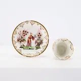 Meissen, Koppchen und Unterschale mit Hausmaler-Chinoiserien, Datierung: Porzellan um 1720, Malerei 1725