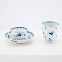 Tasse mit Untertasse und Becher mit ostasiatischen Dekoren by Meissen, Porzellan, Blaumalerei., sold May 2026