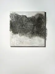 Günther Uecker, Fluß, 1984, Nägel und weiße Farbe auf Leinwand auf Holz