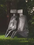 Lynn Chadwick, Sitting Figures, 1979, Bronze mit schwarzer Patina, zweiteilig
