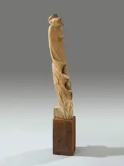 Gerhard Marcks, Weltangst, 1919, Kastanienholz. Höhe (ohne Sockel): 70 cm (27 ½ in.)