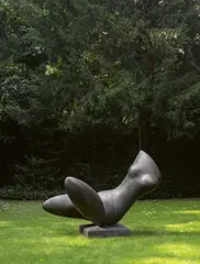 Baltasar Lobo, Pièce d’eau sur socle, 1971, Bronze mit anthrazitgrauer Patina