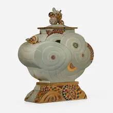 Ralph Bacerra, Cloud Vessel, 1996, glazed and gilt porcelain