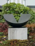 Max Bill, zwilling als viertelskugel, 1968, Schwedischer Granit
