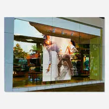 Tom Blackwell, Gap Outlet, Waterside Shops, Naples, FL, 2004, oil on canvas