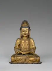 Ming-Dynastie Chinesisch, Meditierende Guanyin. 1. Hälfte 17. Jahrhundert, Bronze, feuervergoldet, Teile blau und rot gefaßt. 42 cm (16 ½ in.)