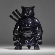 Hiro Ando, Samurai Cat (Black), 2009, varnished and painted resin and fiberglass