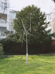 Two Up, Two Down Excentric Askew II by George Rickey, 1981, Kinetische Edelstahlskulptur mit 4 beweglichen Nadeln, sold Jun 2023