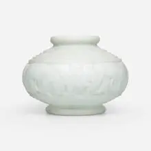 Pierre D'avesn, Bowl with lions, c. 1930, molded glass