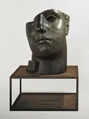 Il Centurione by Igor Mitoraj, 1986, Bronze mit bräunlicher Patina. Höhe (ohne Sockel): 88 cm (34 ⅝ in.), sold May 2011