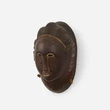 Baule, mask, carved and lacquered wood