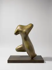 Bernhard Heiliger, Seraph I, 1950, Bronze mit goldbrauner Patina, auf Metallsockel montiert