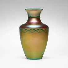 Vase by Alexander Joseph von Steuben, c. 1910, hand-blown Aurene glass with Chain decoration, sold Oct 2023