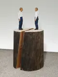 Stephan Balkenhol, Doppelter Mann in Jeans, 2003, Zweiteilige Holzskulptur, farbig gefaßt. Höhe: 158 cm (62 ¼ in.)