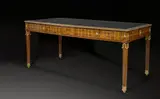 Bibliothekstisch – Library Table by John Linnell - womöglich in Zusammenarbeit mit Christoph Fürlohg und George Haupt, Um 1765, Verschiedene Edelhölzer auf Mahagoni; feuervergoldete Bronzen, Schreibplatte aus Nadelholz mit goldgeprägtem schwarzen L, sold Nov 2015