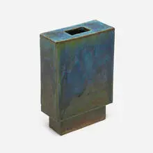 Otto Natzler, Rectangular monolith, 1977, earthenware with Blue and Green Hare's Fur glaze with crystals