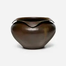 attribution Limbert, Jardinière, c. 1910, handwrought copper