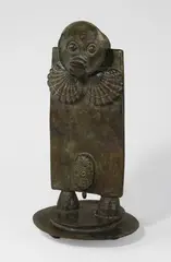 Max Ernst, Janus, 1973, Bronze mit grünbrauner Patina. Höhe: 44 cm (17 ⅜ in.)