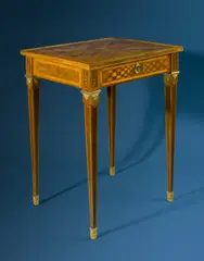 David Roentgen, Tisch mit dem Profilbildnis von Landgraf Friedrich II. Hessen-Kassel (1720–1785), 1770, Ahorn, Buchsbaum, Rüster und diverse Edelhölzer auf Eiche furniert; Marketerien z.T. aus gefärbtem Ahornholz; Bronzebeschläge, ziseliert, feuervergoldet
