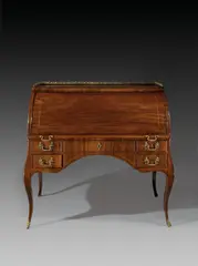 Abraham und David Roentgen, Zylinderbureau, Um 1770, Mahagoni auf Eiche und Nadelholz; Kirschholz; Bronze; Leder