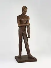 Hermann Blumenthal, Stehender auf rechteckiger Platte (Grosser Sinnender), 1929, Bronze mit braungoldener Patina. Höhe: 171 cm (67 ⅜ in. )