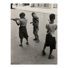 Helen Levitt, New York (Three Boys with Toy Guns), c. 1940, Gelatin silver print