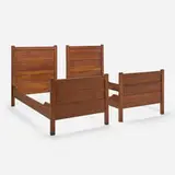 Roycroft, Paneled twin-sized bed frames, model 0106 from the Roycroft Inn, East Aurora, pair