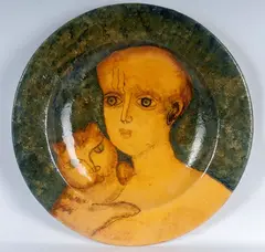 Polychrome ceramic pomp plate by Franco Gentilini, Decorated with a woman's face and a cat in ochre on a green background. Signed on the back by Manifattura, offered Mar 2026