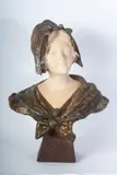 Aurili Richard, Busto di fanciulla, in ceramica policroma