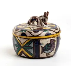 Günther Stüdemann, Butter dish with donkey-shaped grip and geometrical decorations, Presence of the container inside. Signature in the bottom: Italy