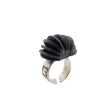 Rita Miranda, "Scaglie series" ring, in black porcelain hand-modelled with oxides and