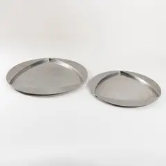 Franco Grignani, Prod. Alessi, 1970, pair of Trifoglio mod. trays in silvered metal