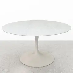 Prod. Knoll International by Eero Saarinen, Tulip mod. table in lacquered aluminum and marble, offered Dec 2025