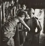 Hans Georg Berger, Dressing of novices, Laos: Sacred Cerimonies of Luang Prabang, 1996, foto paper bario essiccata a mano