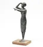 Quinto Martini, Donna che guarda l'orizzonte, scultura in bronze