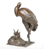Sirio Tofanari, Cicogna con i piccoli, scultura in bronze