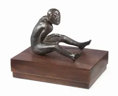 Giuliano Vangi, Uomo seduto, 1966, scultura in bronze