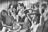 Sergei Vasiliev, Gruppo di ginnaste dopo l'allenamento nella sauna di Celjabinsk, 1980, Stampa ai sali d'argento