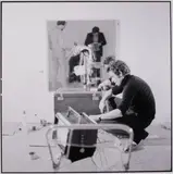 Gianni Melotti, Jean Otth con Bill Viola e Gianni Melotti riflessi nello specchio durante la registrazione di un videotape (dalla serie «Art/Tapes/22»), 1975, Stampa glicée