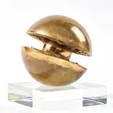 Arnaldo Pomodoro, Rotante con sfera interna, 1969, Scultura in argento e ottone dorati