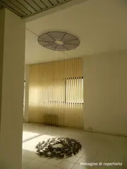 Cornelia Parker, Natura morta, 1990, Scultura sospesa con piombo
