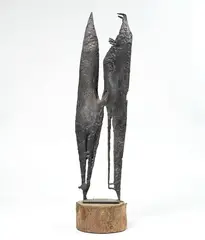 Raffaello Arcangelo Salimbeni, Pace contrastata, 1957, scultura in bronze on base in legno