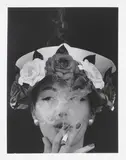 William Klein, Hat + 5 Roses, 1956, Stampa alla gelatina ai sali d'argento