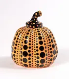 Pumpkin by Yayoi Kusama, Multiplo in resina, offered Dec 2023