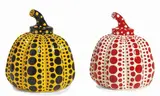 Pumpkins by Yayoi Kusama, Due multipli in resina, offered Jun 2021