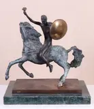 Cavaliere by Salvador Dalí, scultura in bronze on base in marble, offered Nov 2019