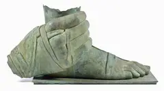 Piede con mano by Igor Mitoraj, 2001, scultura in bronze, offered Dec 2018