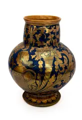 Alfredo Santarelli, Vaso a boccia in maiolica a lustro metallico con cornucopia e riche girali fogliati in oro di gusto [..], Presenta tracce di vecchio restauro Provenienza: ex Collezione Jacorossi con certificato di acquisto