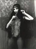 Irina Ionesco, Femme à la plume